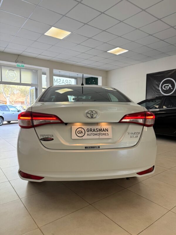 TOYOTA YARIS XLS CAJA 6TA 2019 - Image 8