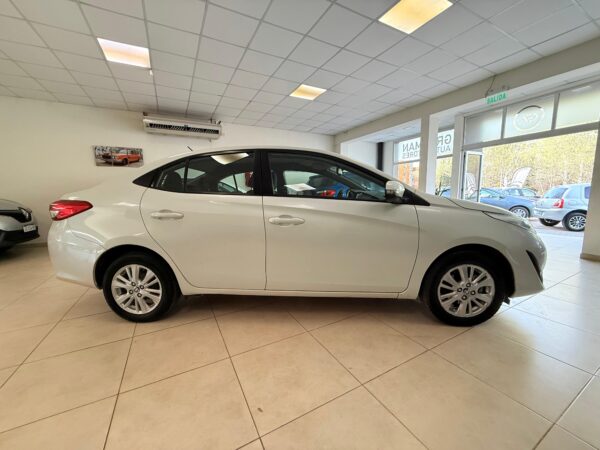 TOYOTA YARIS XLS CAJA 6TA 2019 - Image 11