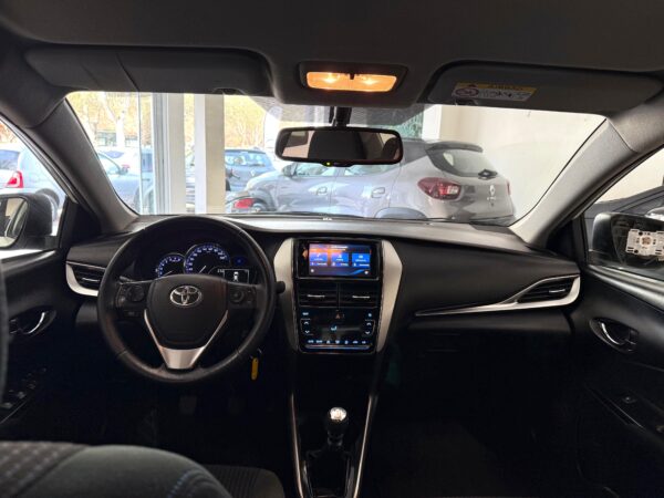 TOYOTA YARIS XLS CAJA 6TA 2019 - Image 5