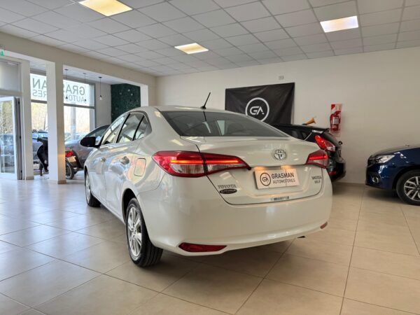 TOYOTA YARIS XLS CAJA 6TA 2019 - Image 9