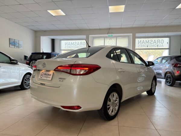 TOYOTA YARIS XLS CAJA 6TA 2019 - Image 7